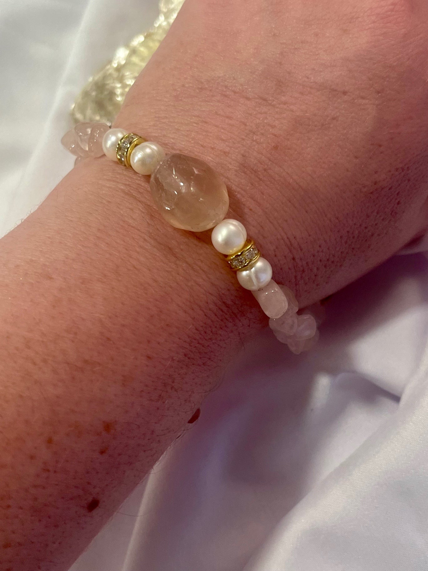 Rose Quartz & Biwa Pearl Bracelet – Gold