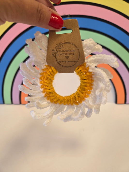 Crocheted daisy scrunchie 