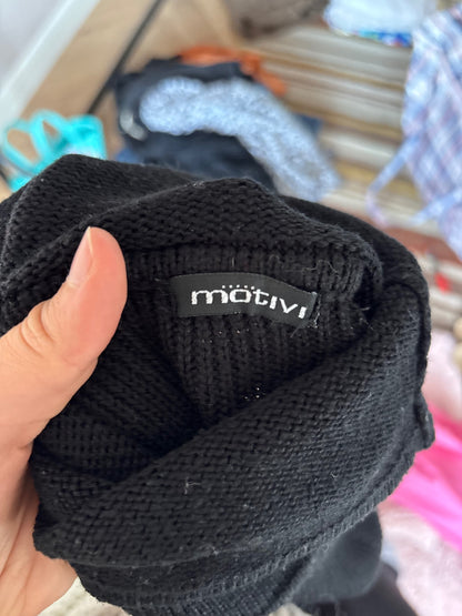Black jumper motivi