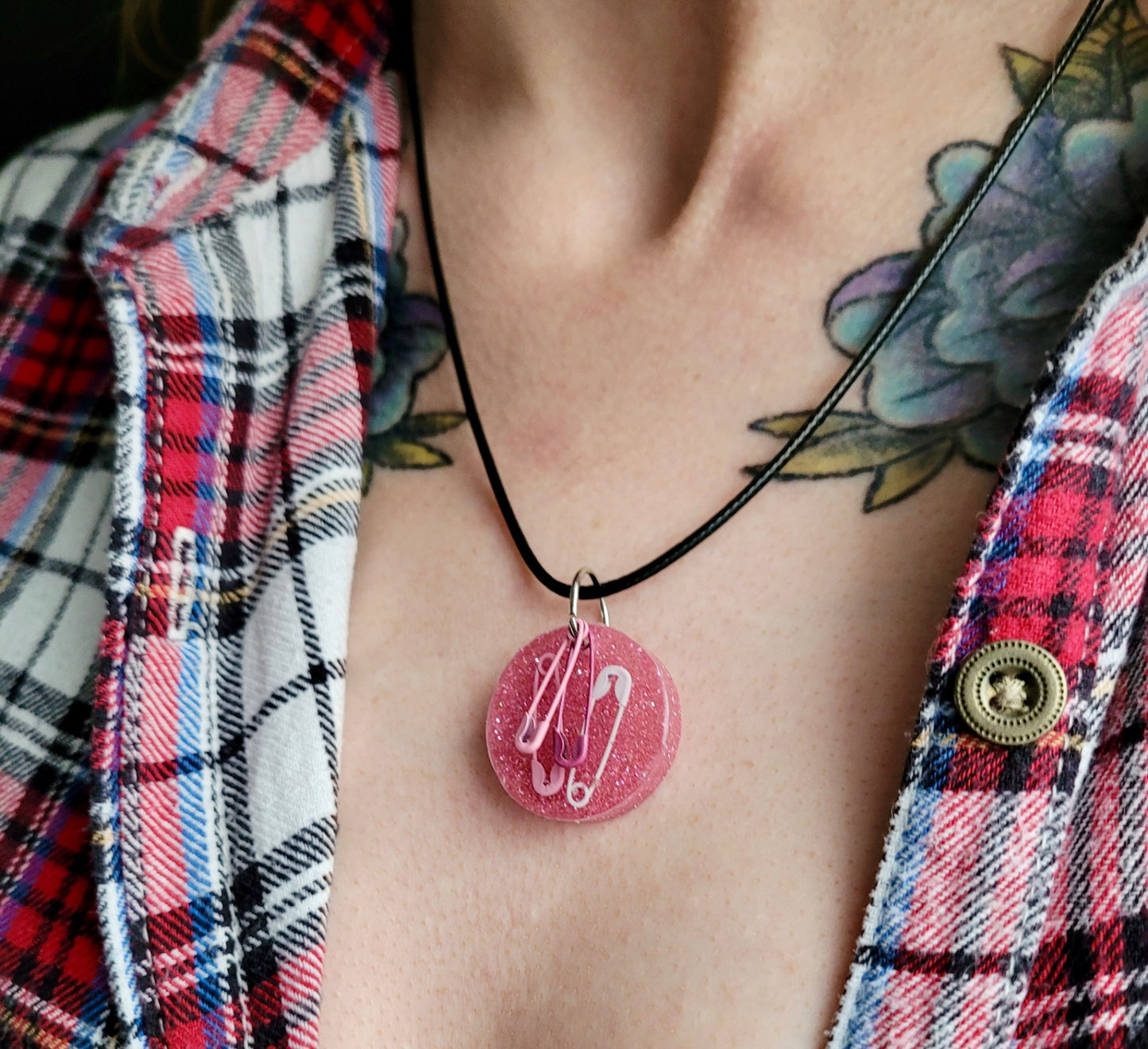 Pink Glitter Safety Pin Circle Pendant Necklace - 50 + 5cm Black Cord