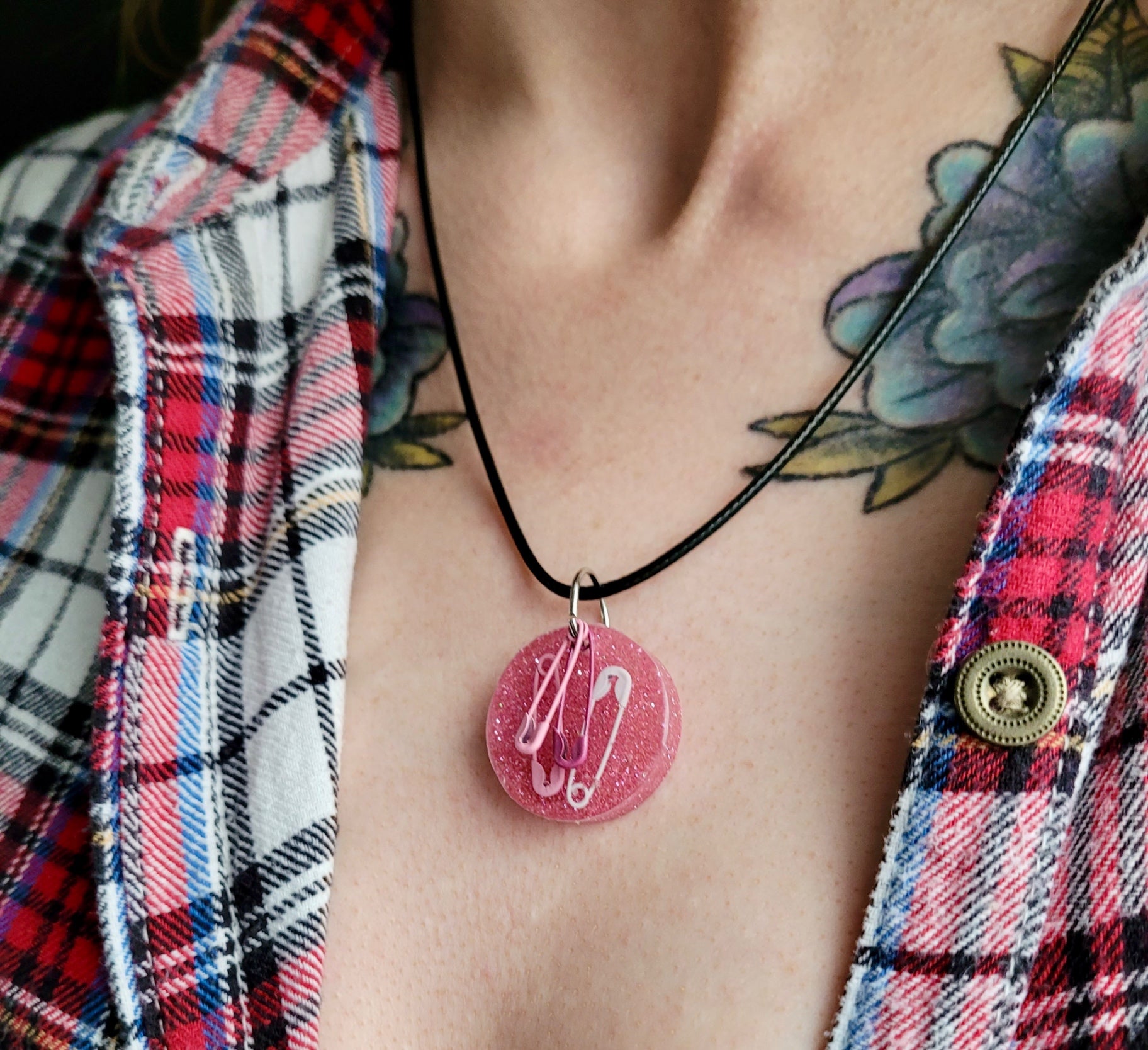 Pink Glitter Safety Pin Circle Pendant Necklace - 50 + 5cm Black Cord