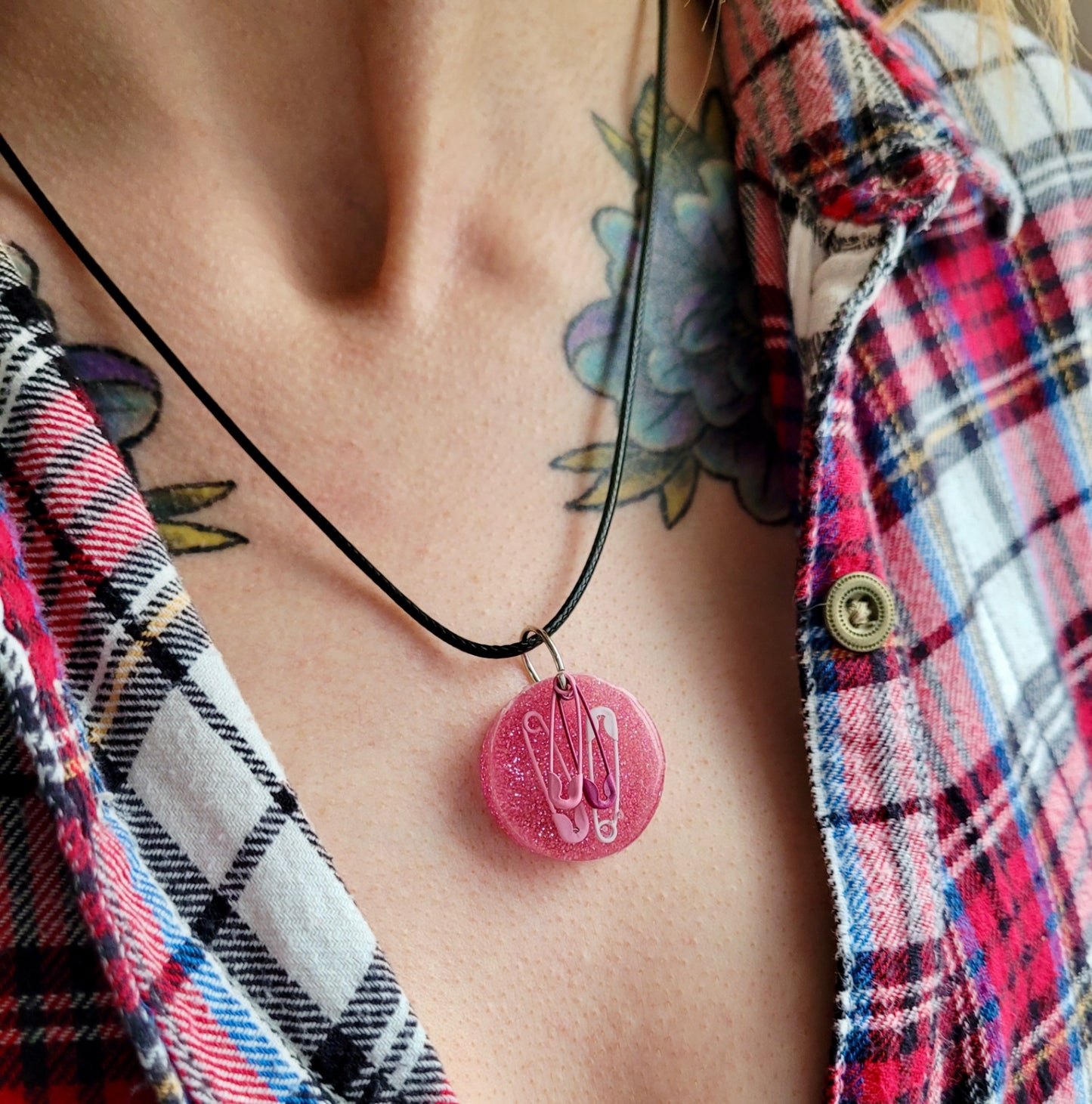 Pink Glitter Safety Pin Circle Pendant Necklace - 50 + 5cm Black Cord