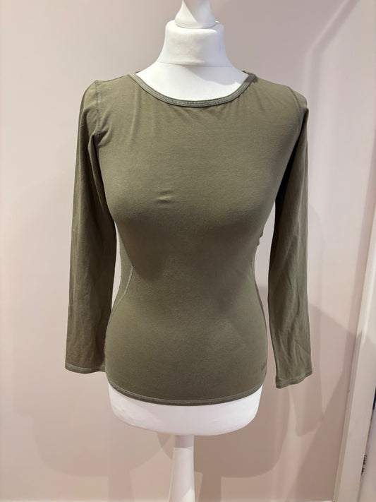 Green long sleeve top levis