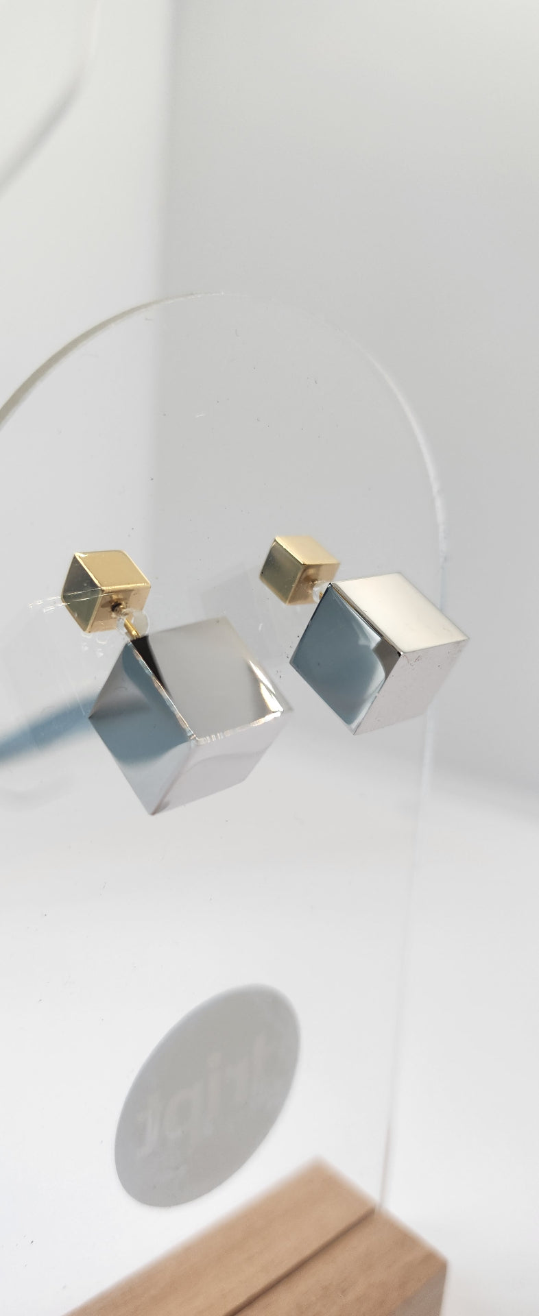 Mixed metal cube studs