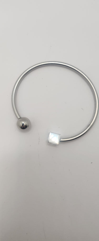 Stainless steel cube & ball bangle