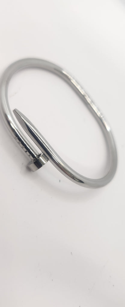 Nail bangle