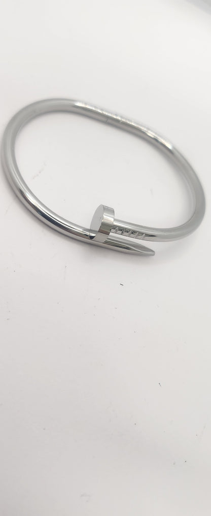 Nail bangle