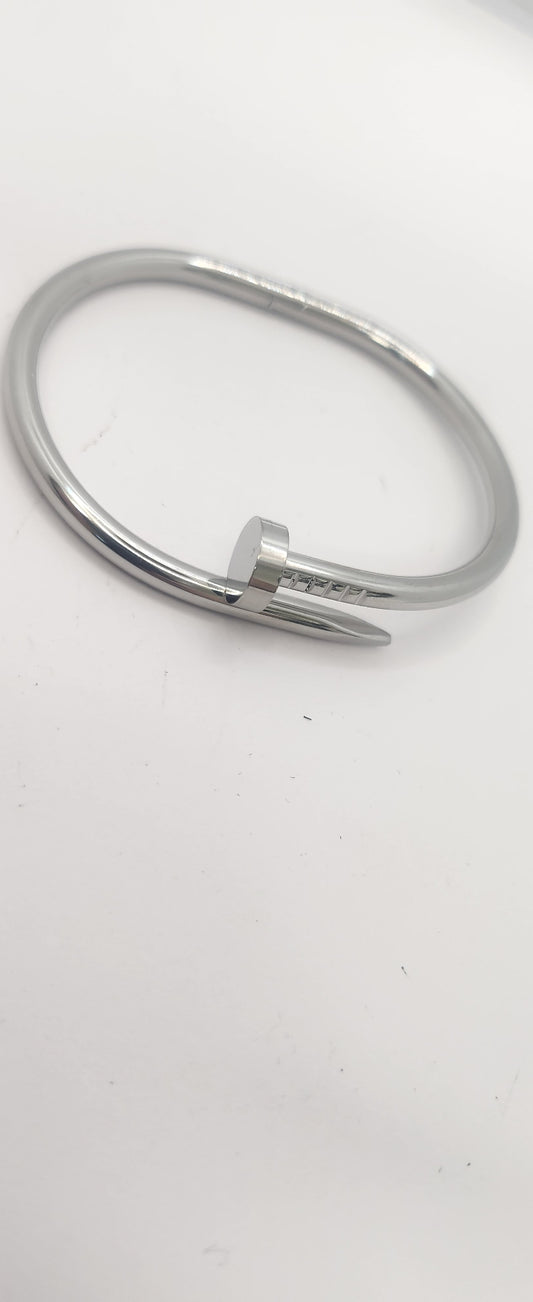 Nail bangle