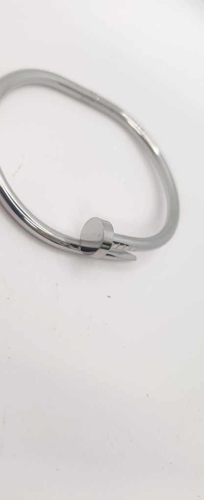 Nail bangle
