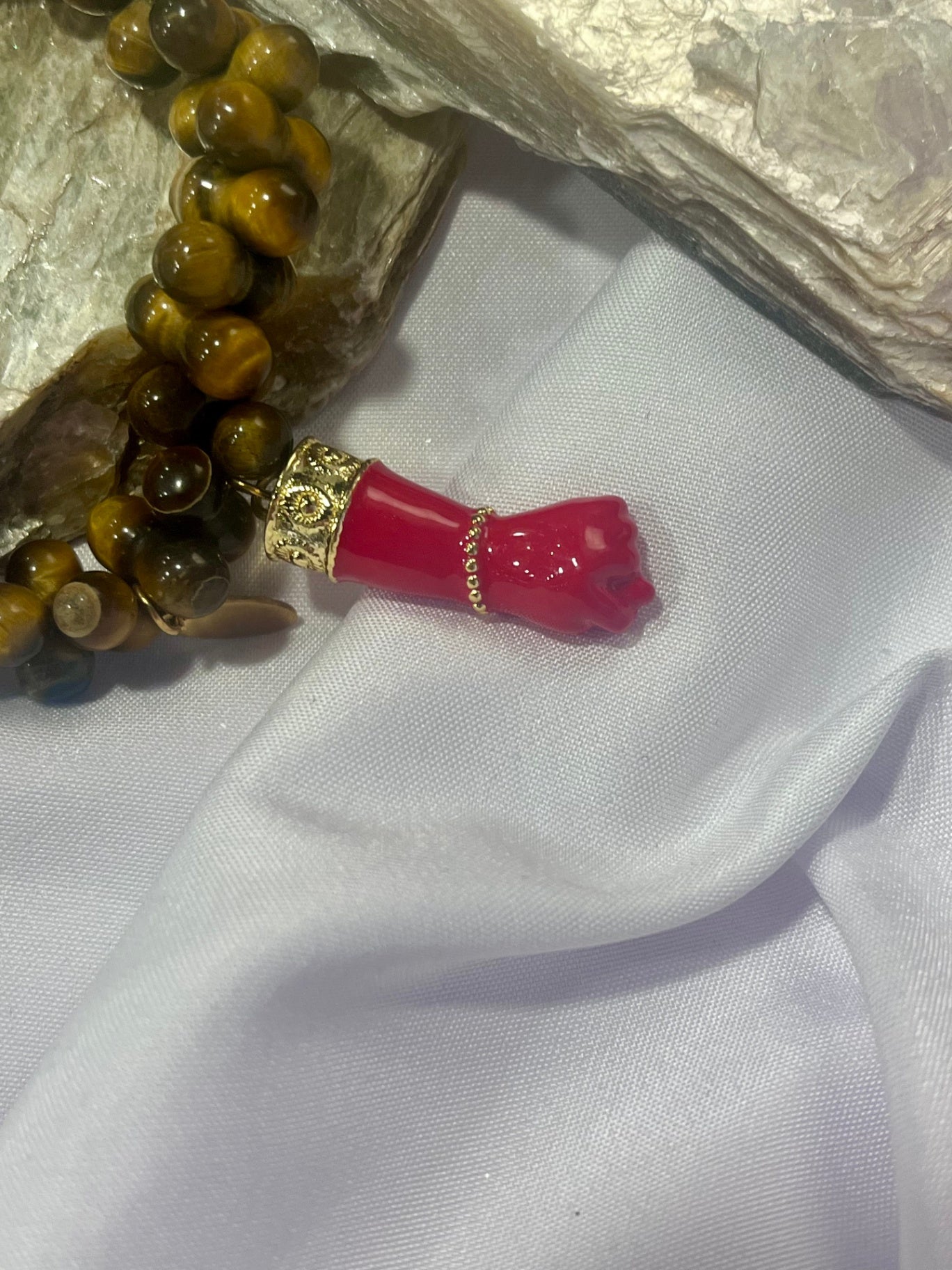 Tiger’s Eye Protection Bracelet with Red Mano Cornuto Charm – Strength, Courage & Evil Eye Protection