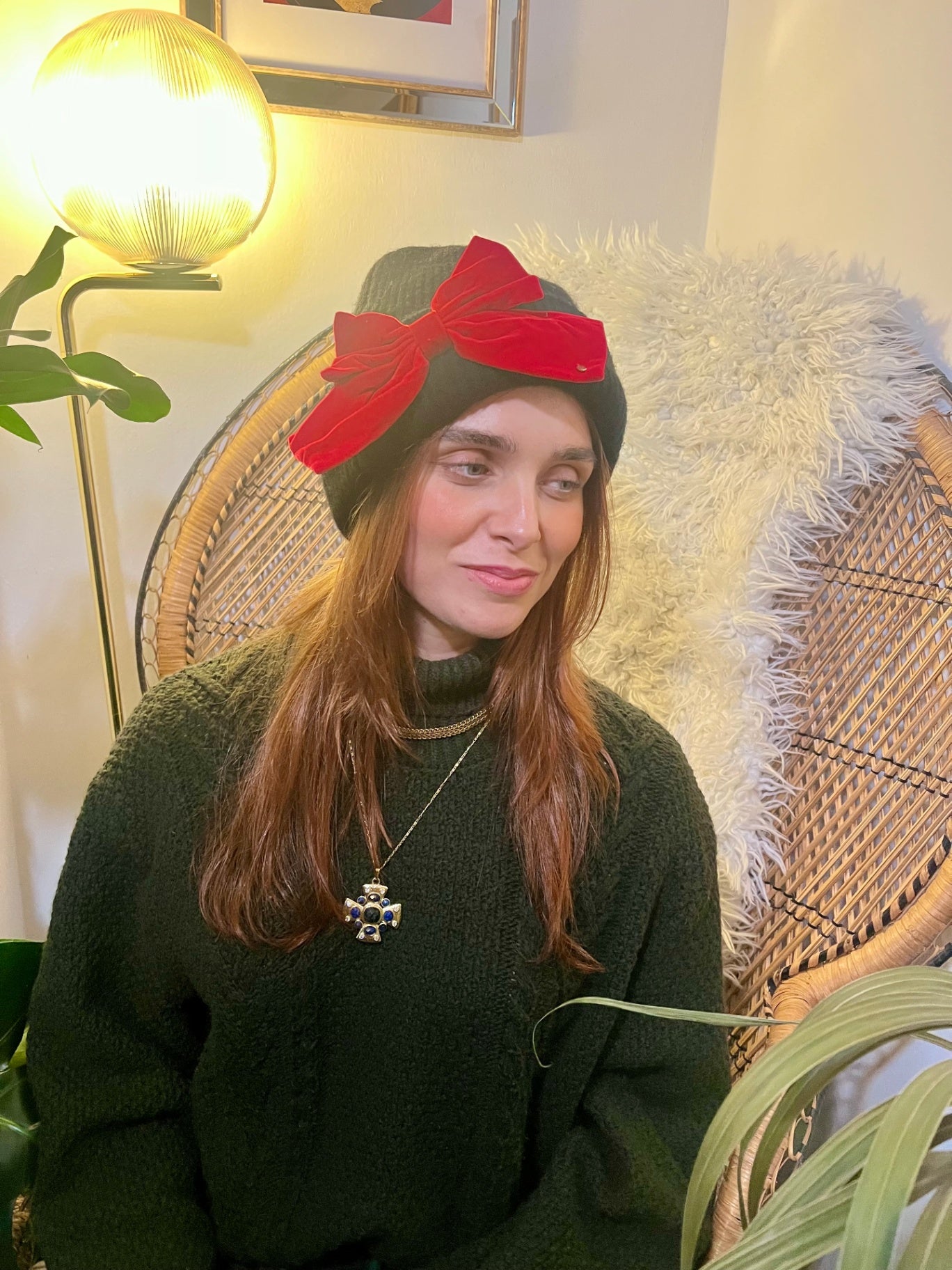 BLACK WOOL HAT WITH RED BOW