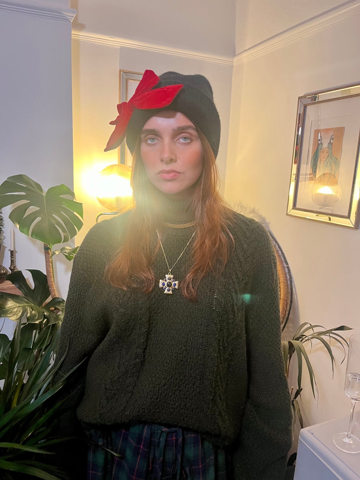 BLACK WOOL HAT WITH RED BOW
