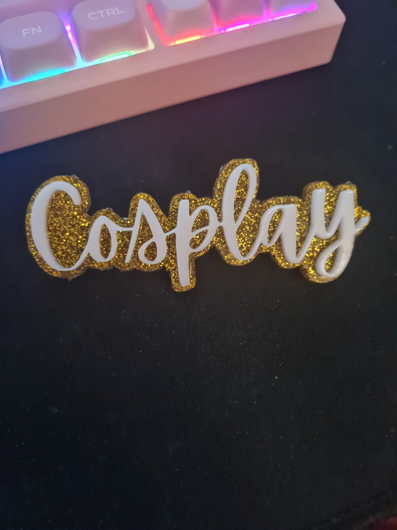 Cosplay gold glitter pin
