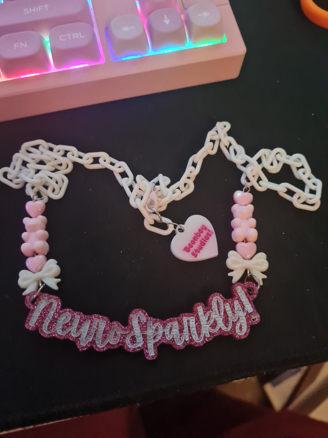Neuro sparkly pink glitter necklace