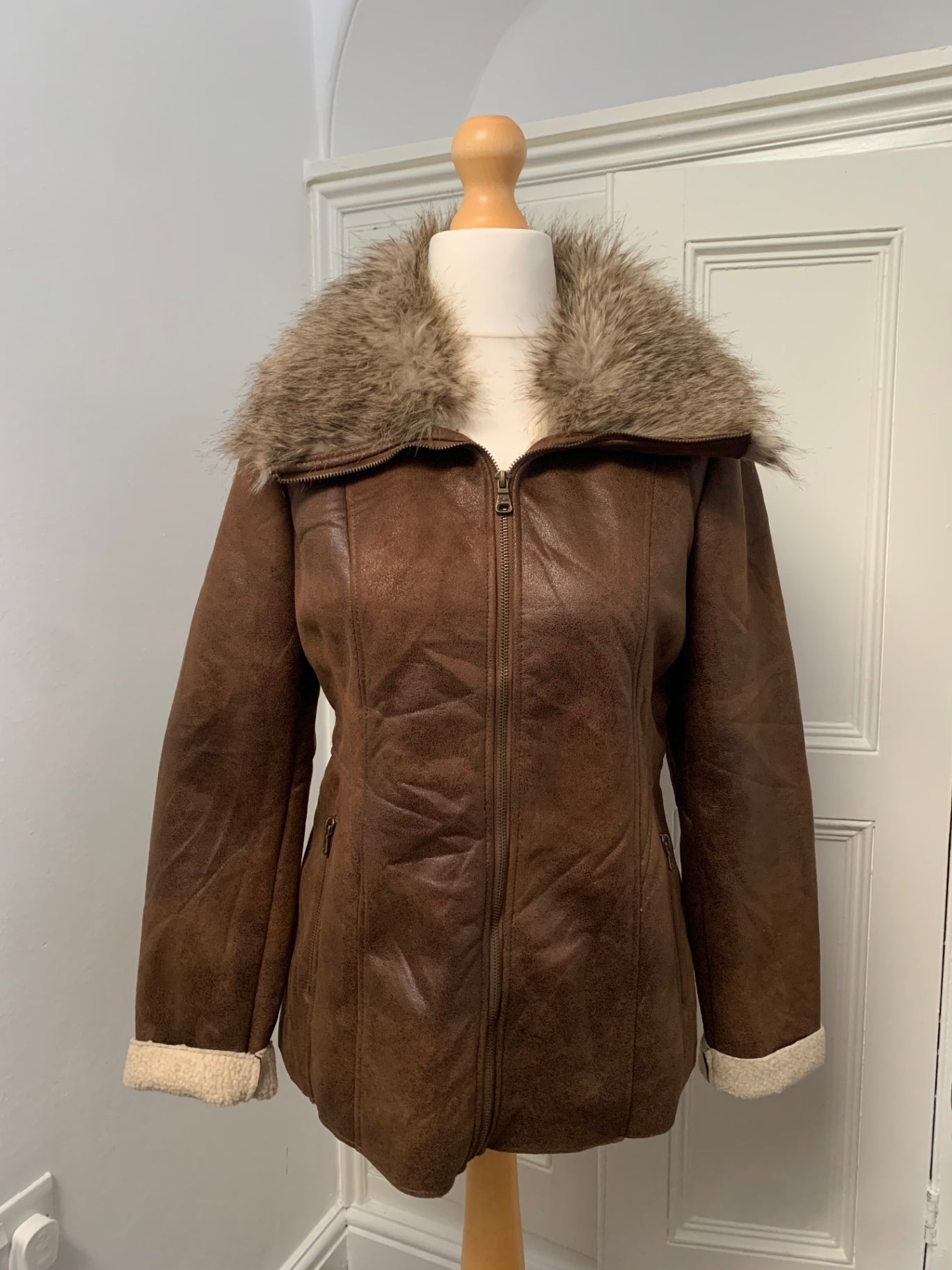 guess faux fur collar jacket 
