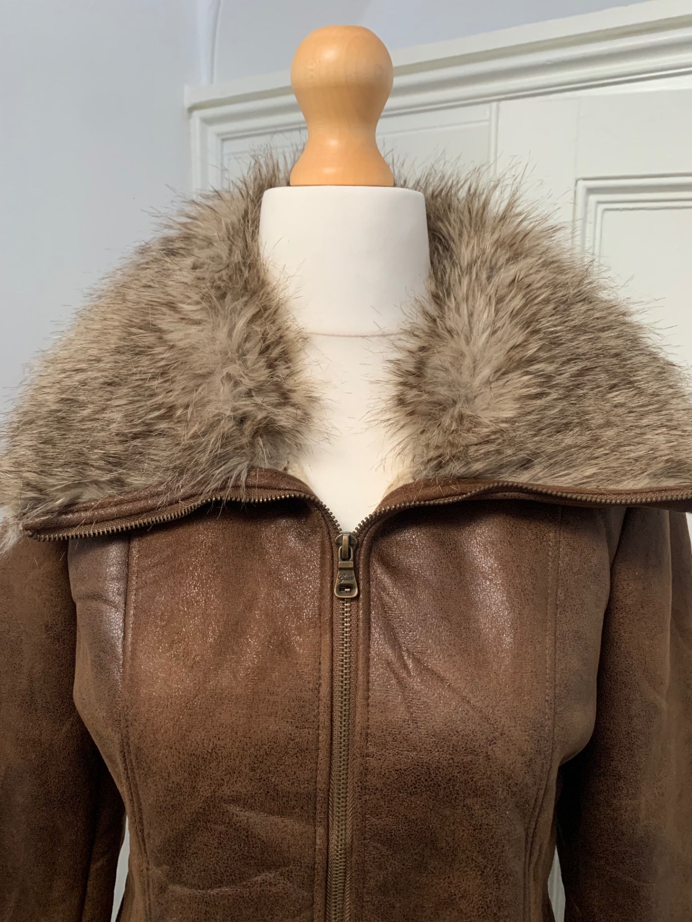 guess faux fur collar jacket 