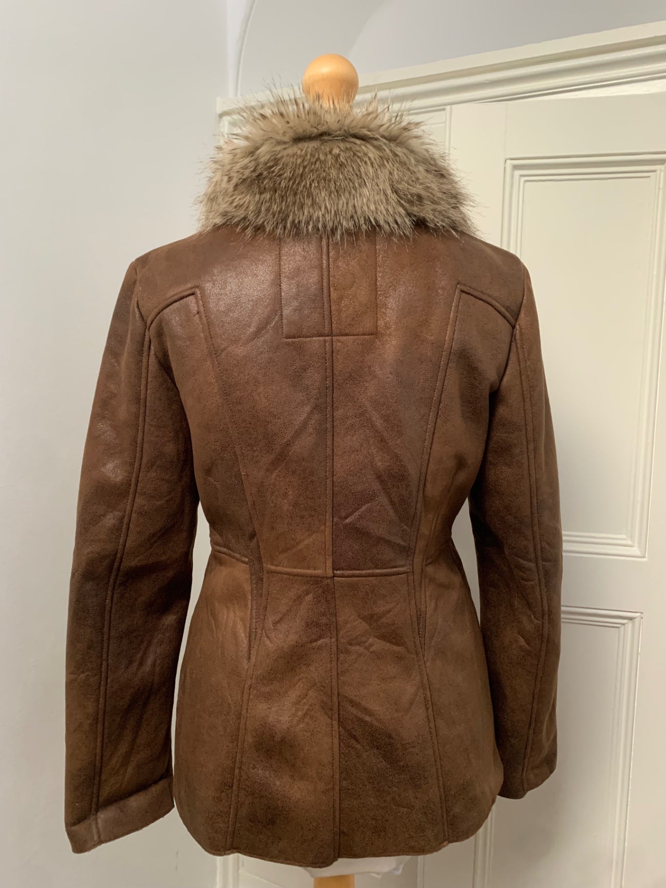 guess faux fur collar jacket 