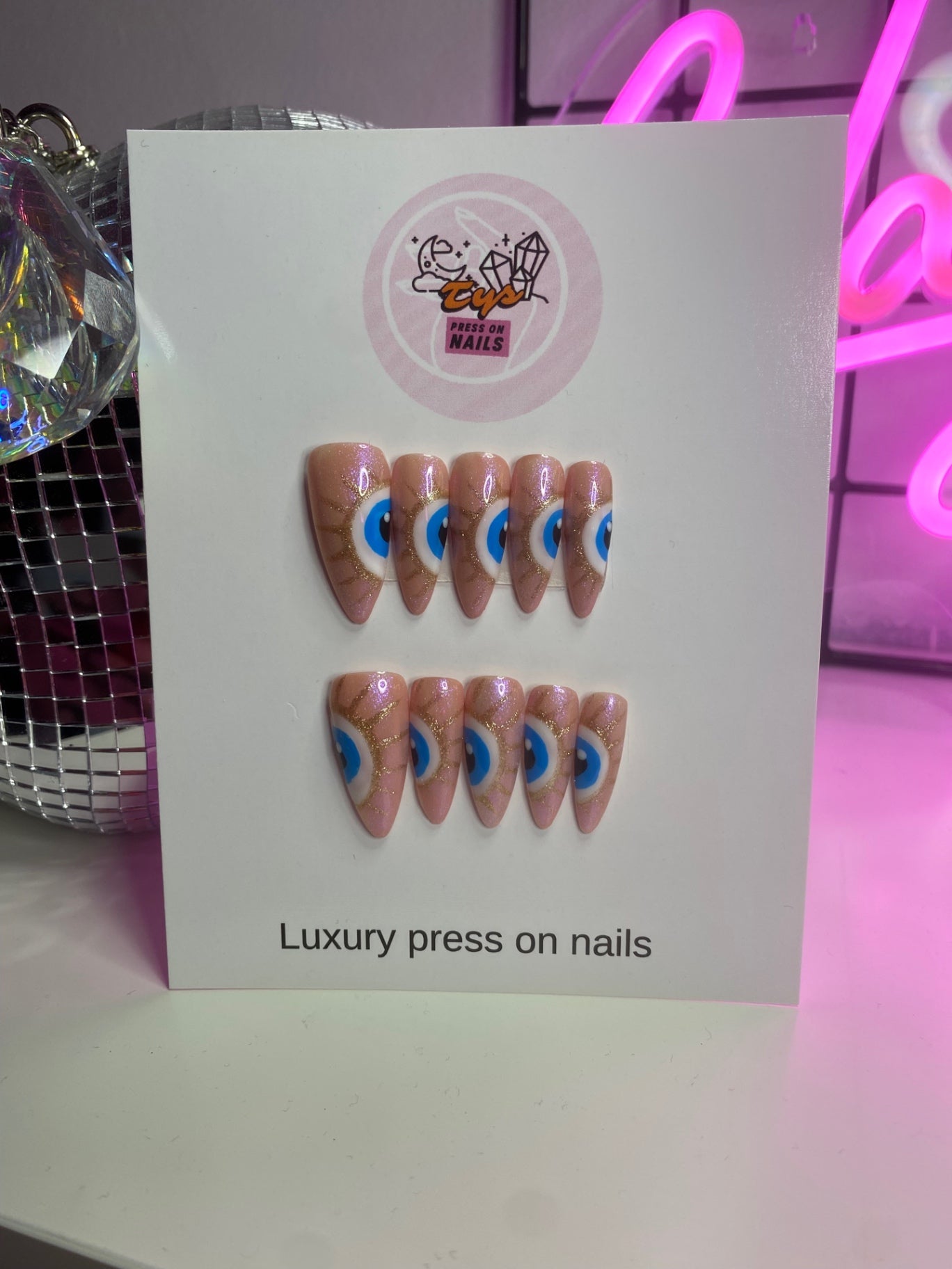 Side Eye Gold Lashes