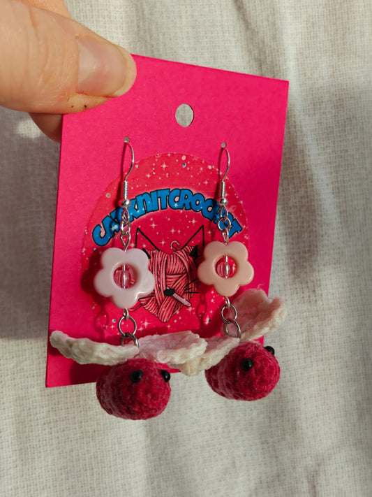 Valentine's crochet bees with pink flowers