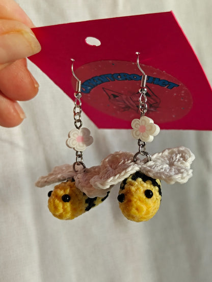 Crochet bee earrings with flowers