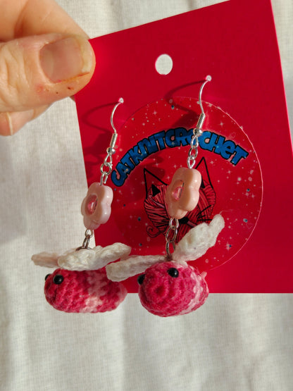 Valentine's crochet bees with pink flowers