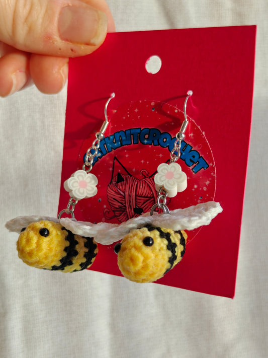 Crochet bee earrings with flowers