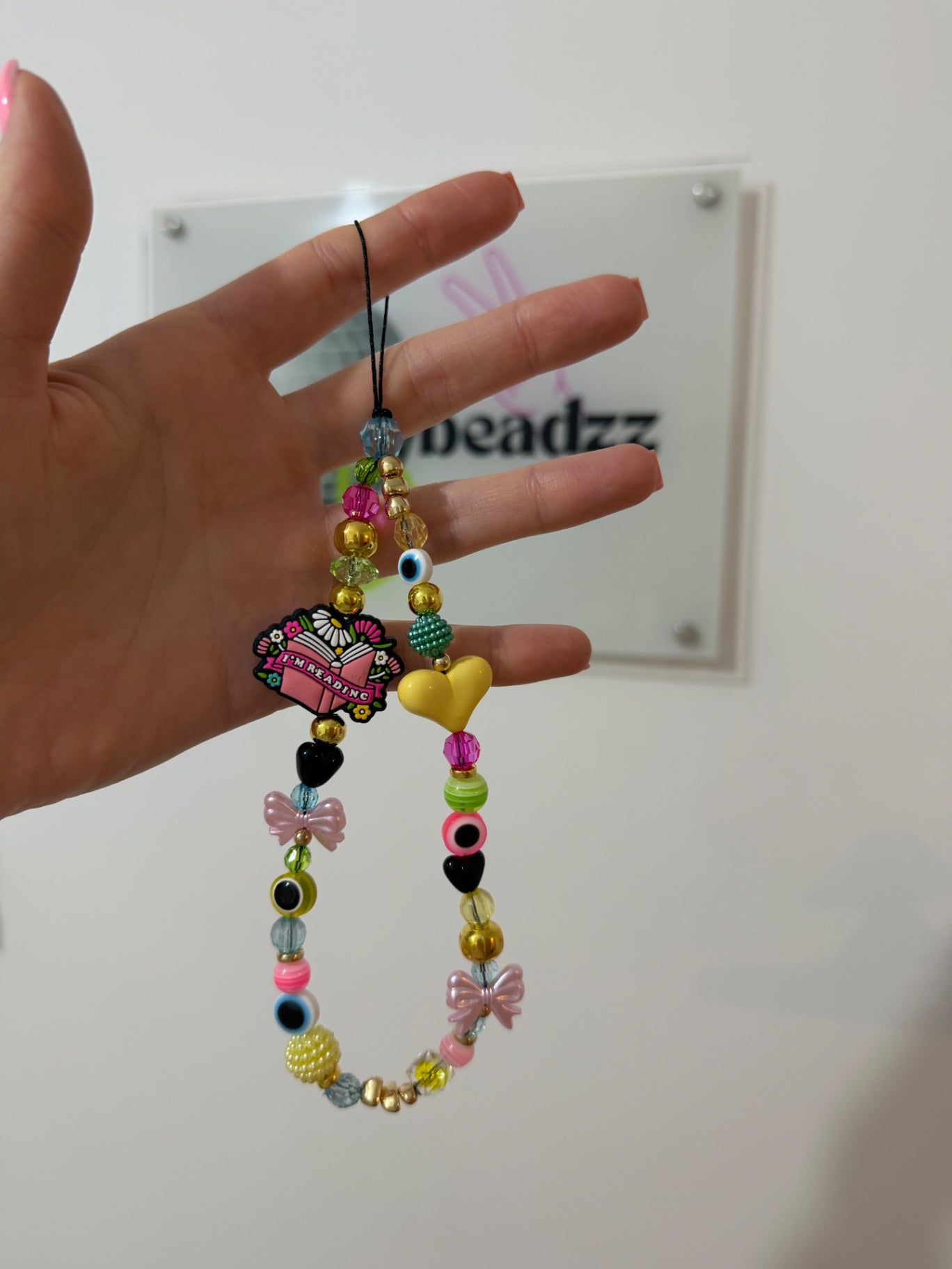 ‘I’m reading’ phone charm 