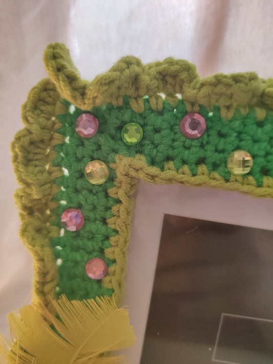 Crochet green photo frame wit feathers