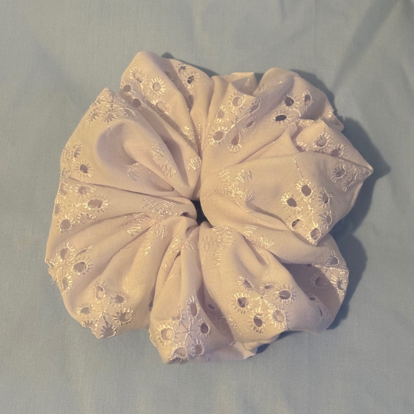 Broderie Anglaise XL Scrunchie