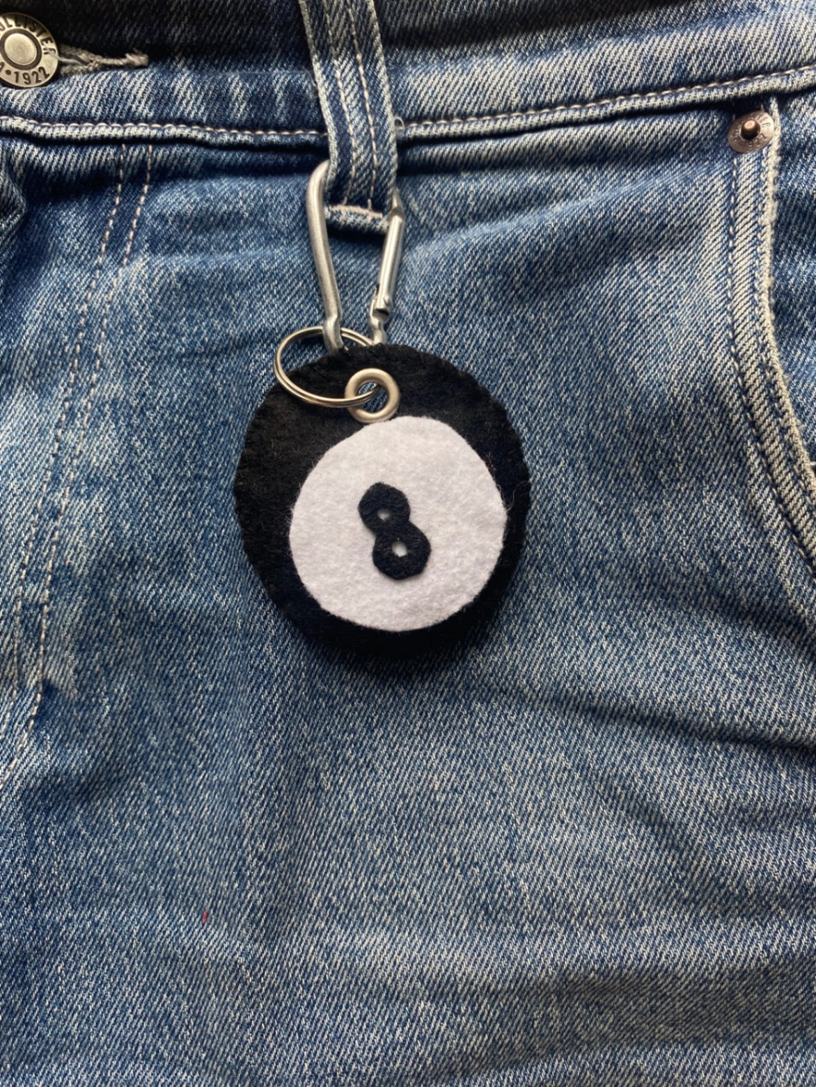 8 Ball Keyring