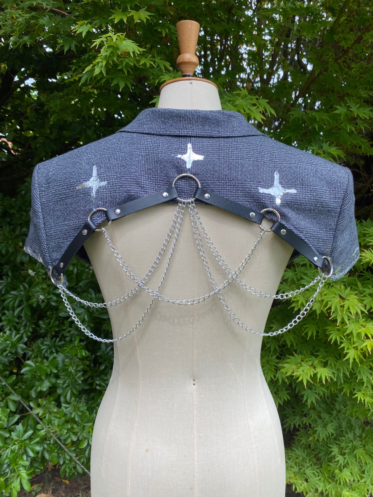 Chain cape
