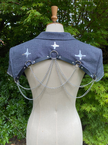 Chain cape