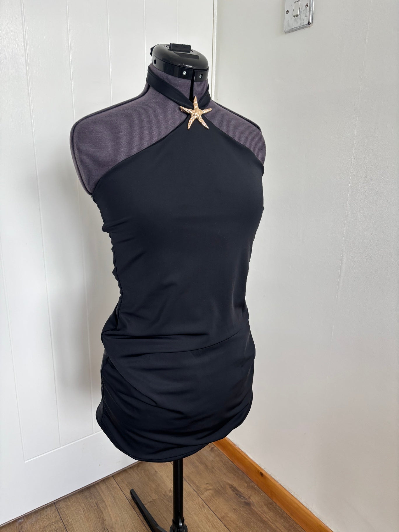 Halter neck dress with starfish buckle