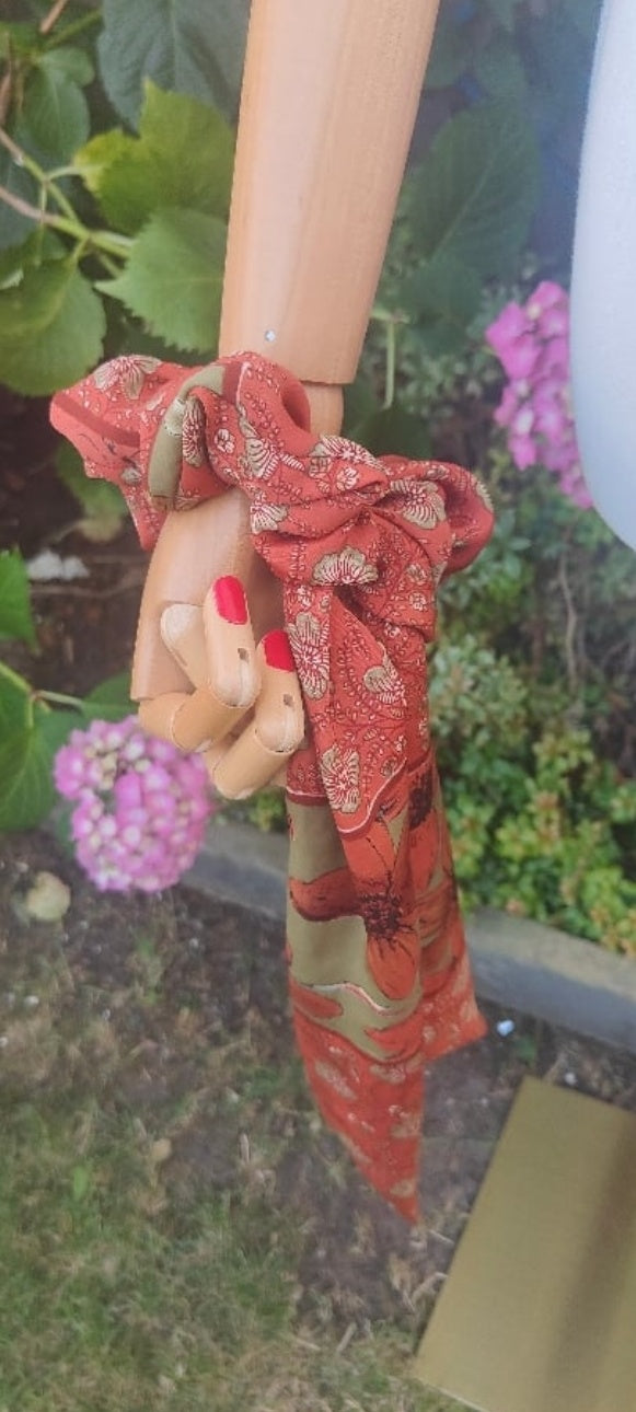 Es Cana scrunchie with scarf - matches top
