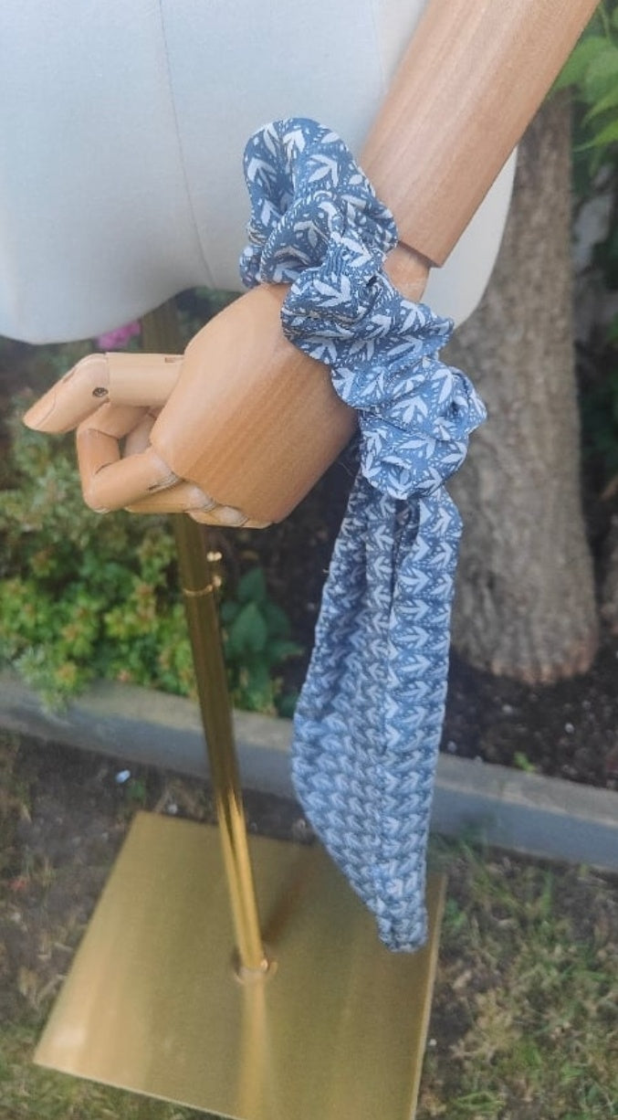 Es Cana Scrunchie with scarf - matches Top