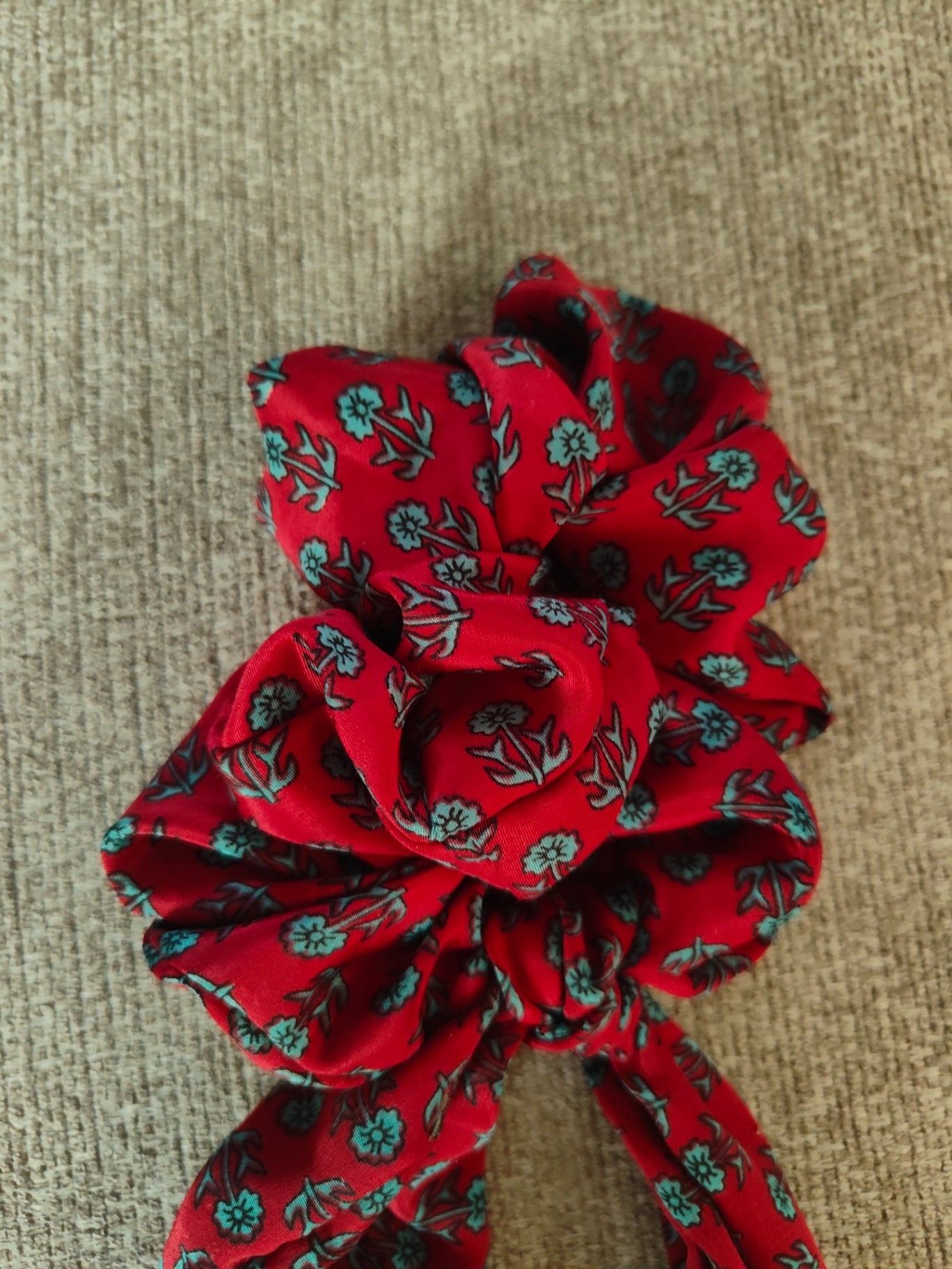 Es Cana Scrunchie with scarf - matches top 