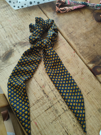 Es Cana Scrunchie with scarf - matches Top