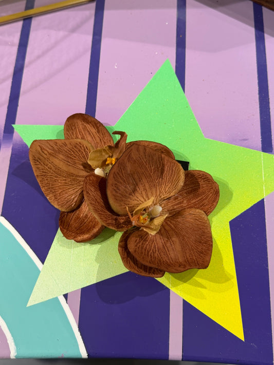 Orchid Shoe Clip Brown