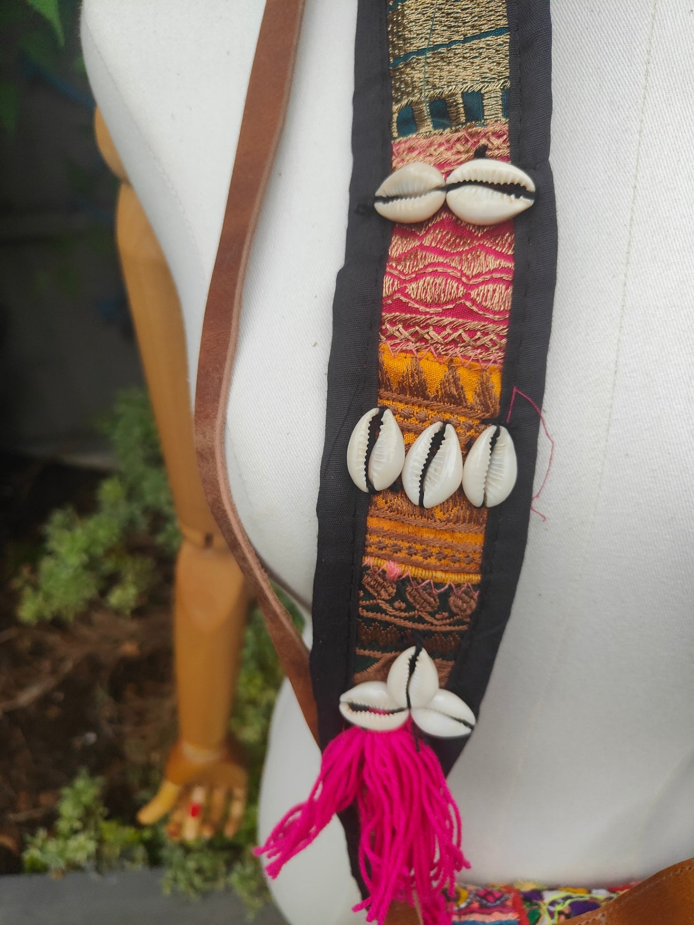 Es Vedra Boho Bag comes with two straps