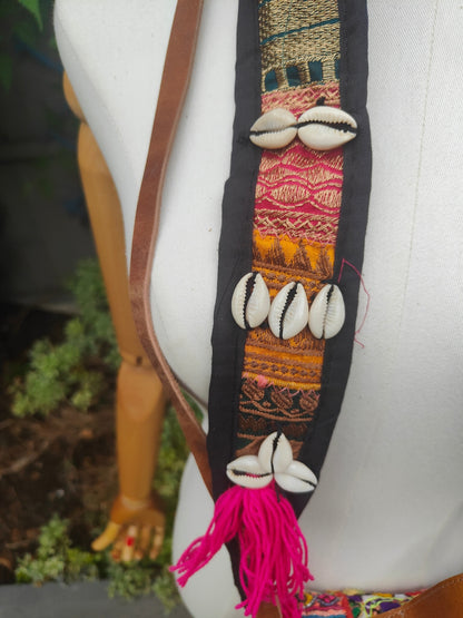 Es Vedra Boho Bag comes with two straps