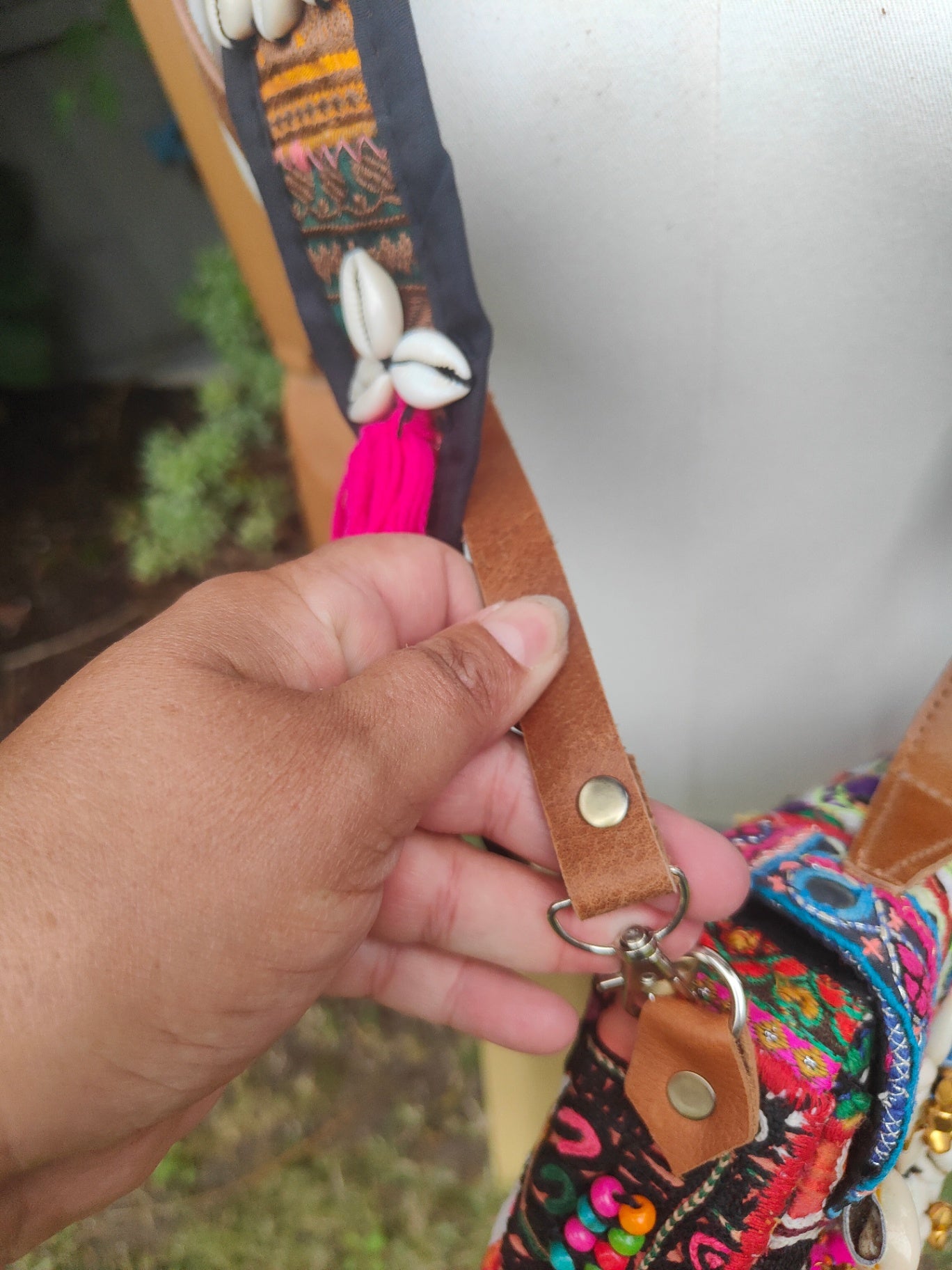 Es Vedra Boho Bag comes with two straps
