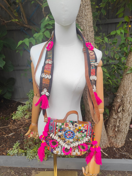 Es Vedra Boho Bag comes with two straps