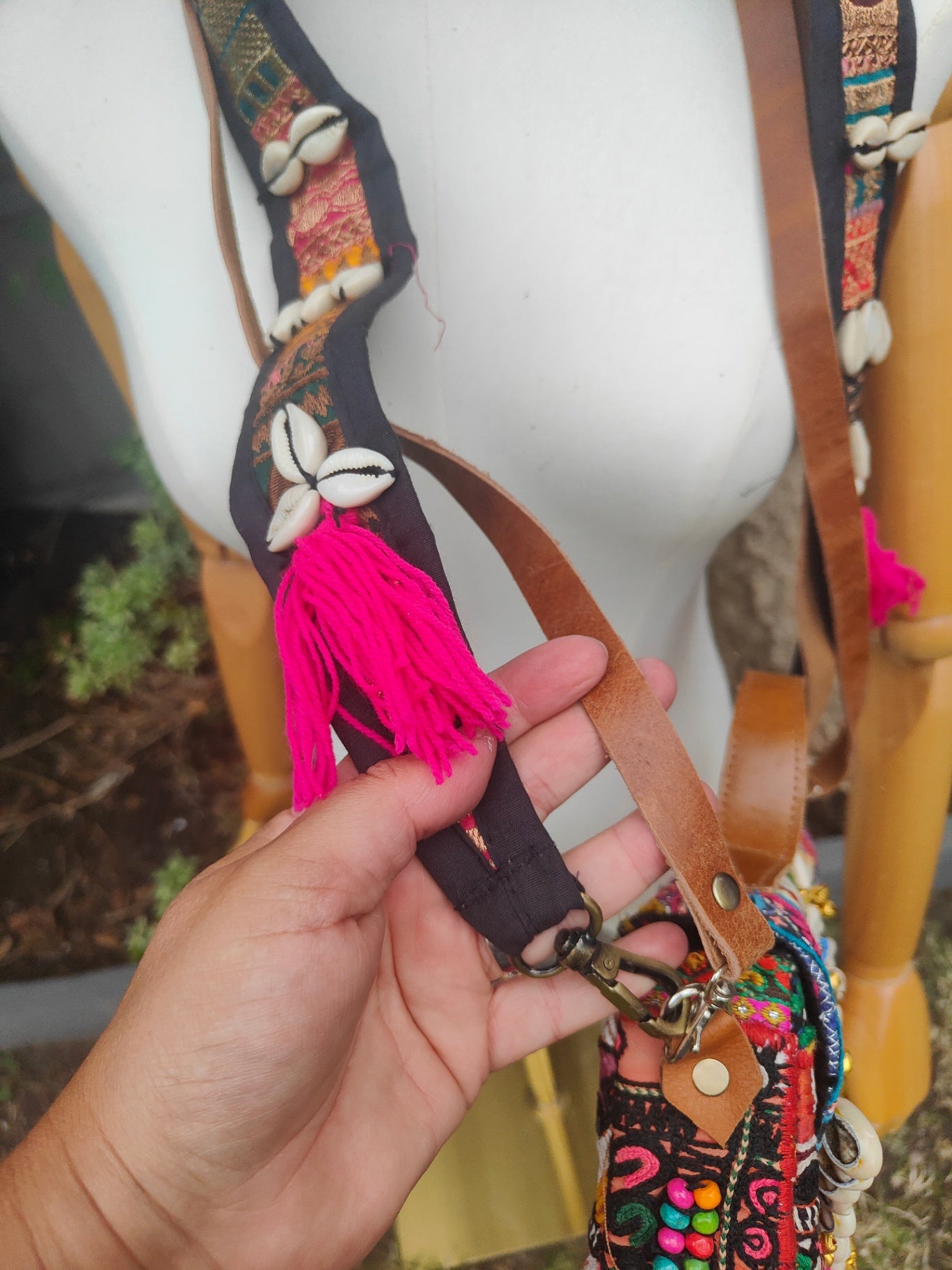Es Vedra Boho Bag comes with two straps