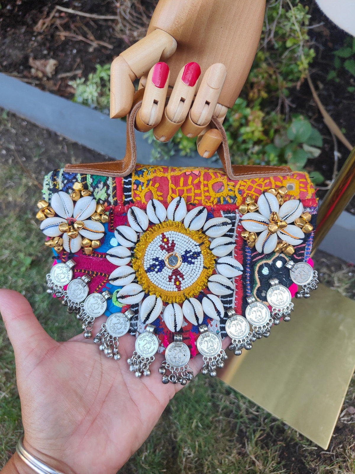 Es Vedra handbag / crossbody comes with two straps
