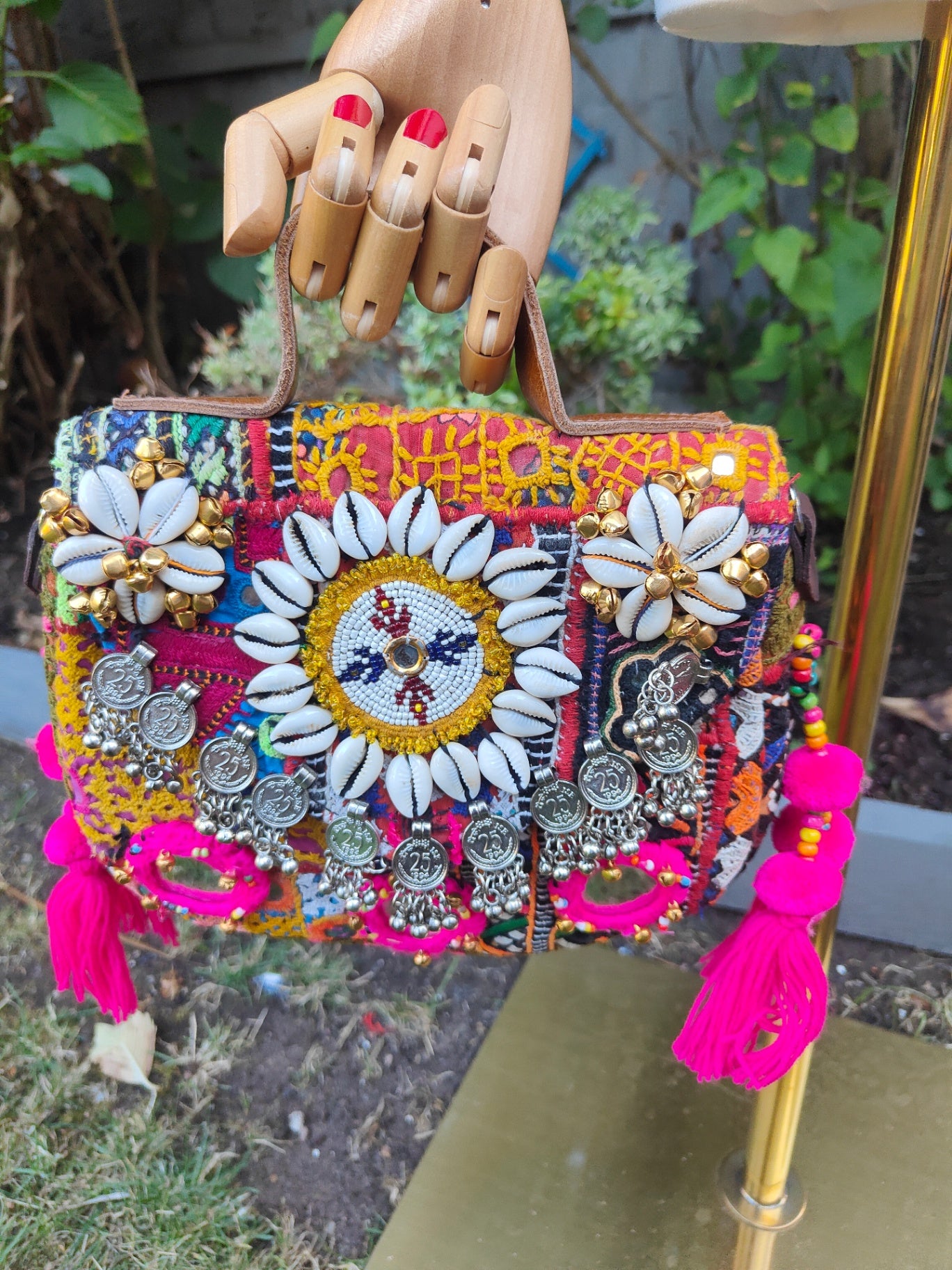 Es Vedra handbag / crossbody comes with two straps
