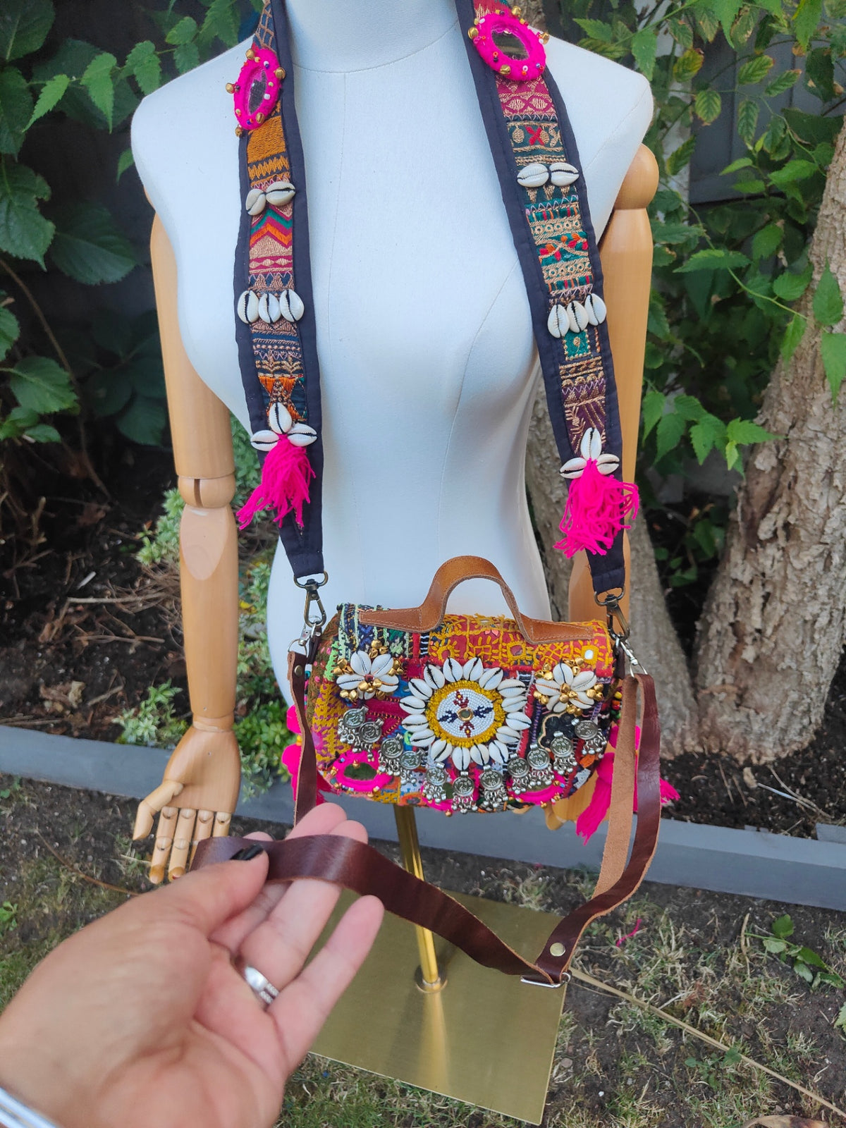 Es Vedra handbag / crossbody comes with two straps