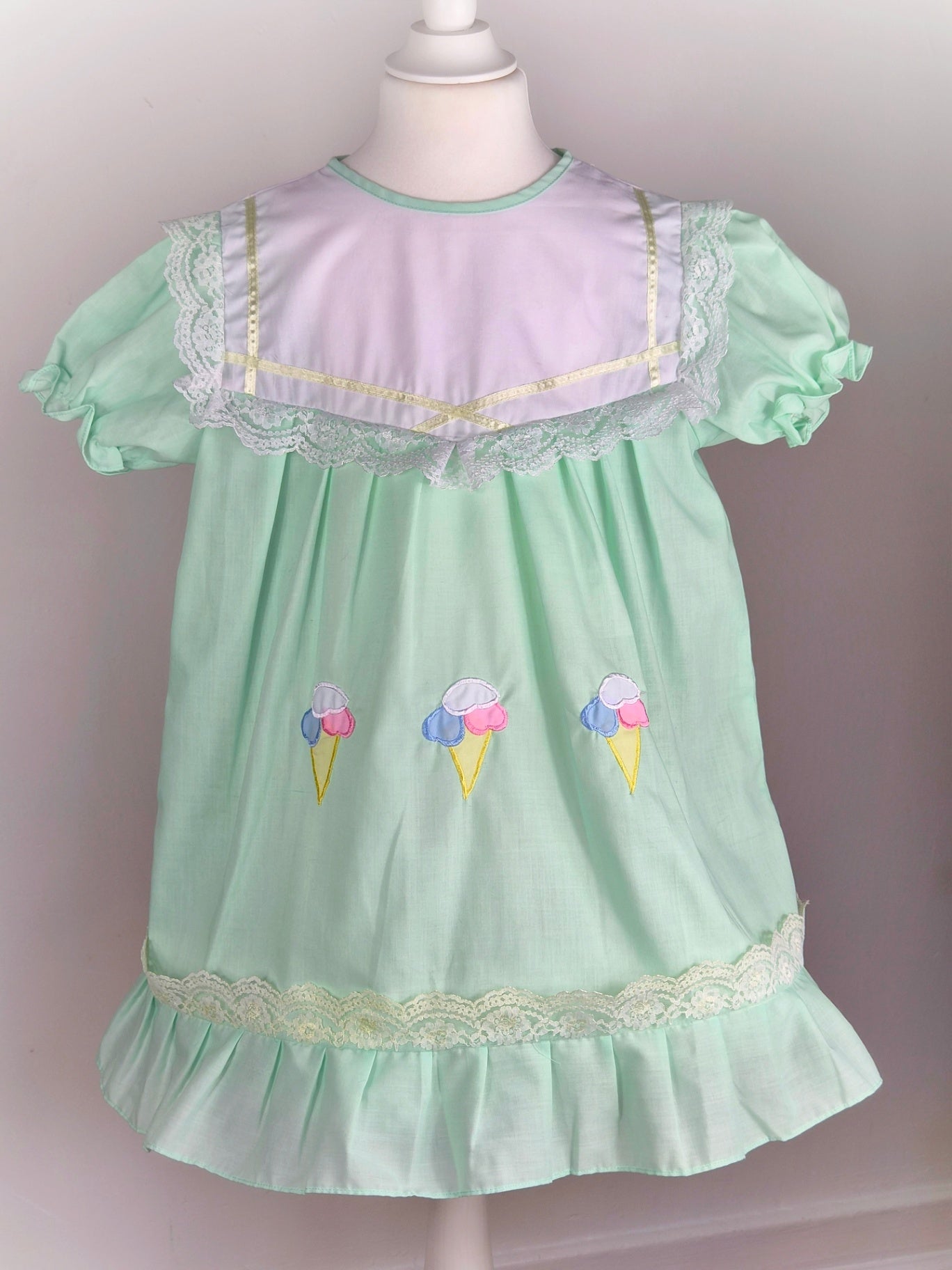 Mint "Hug me" vintage dress 5-6y