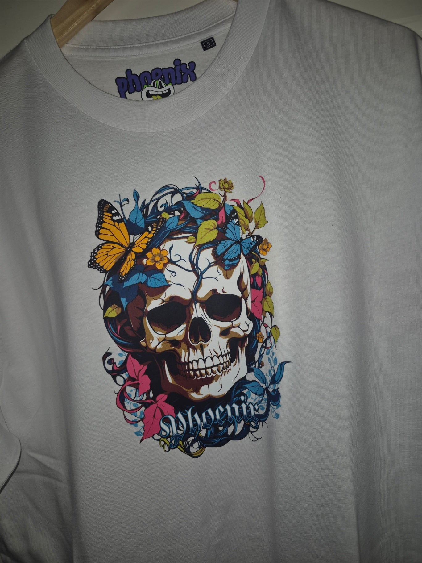 Skull in vine  S oversized white medium 