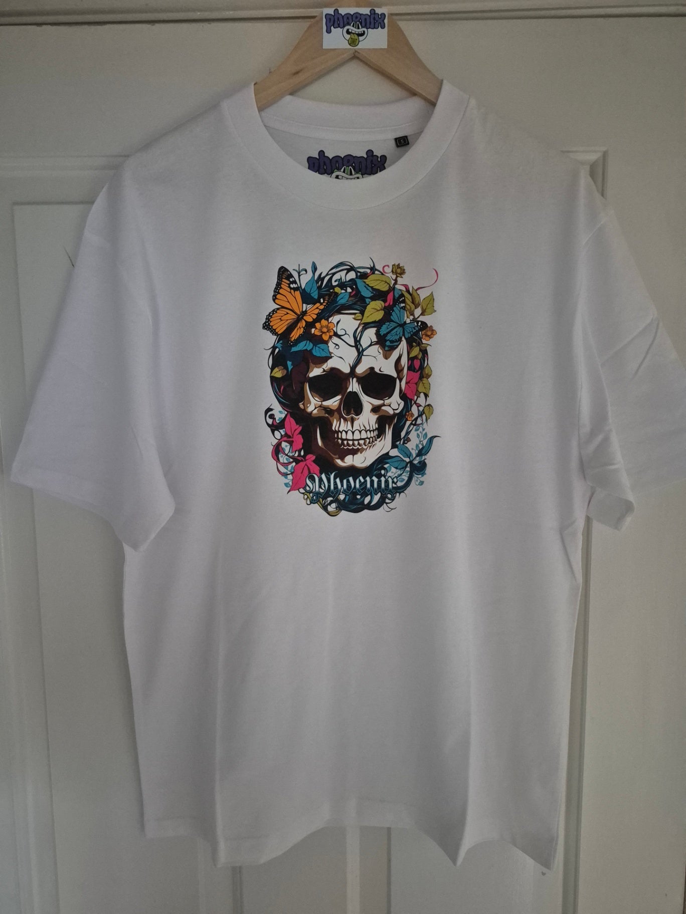 Skull in vine  S oversized white medium 