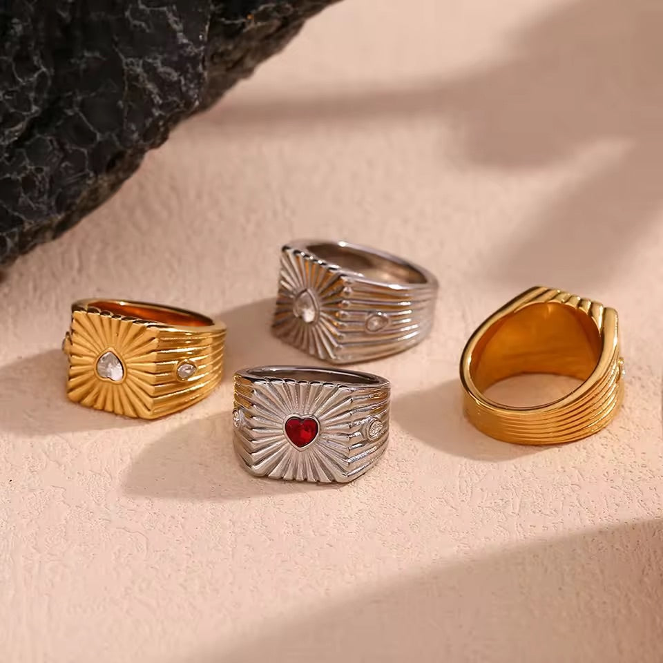 Queen Of Hearts Signet Ring Silver Red S6